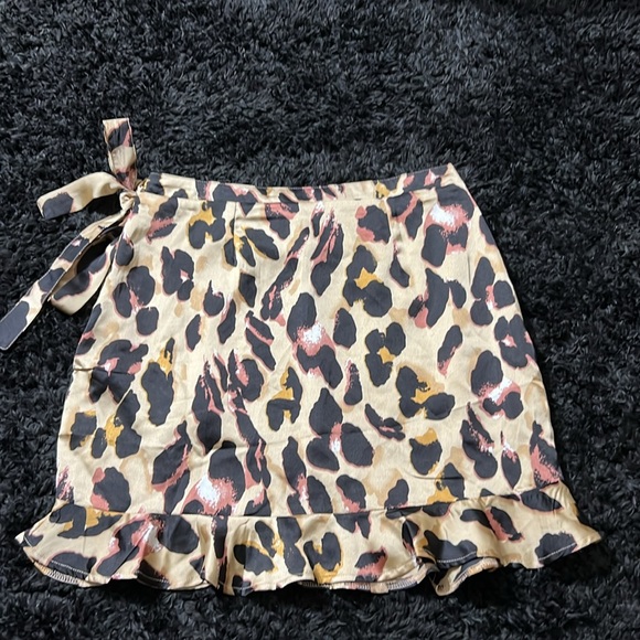 NASTY GAL Leopard Mini Wrap Skirt NWOT - Picture 3 of 7
